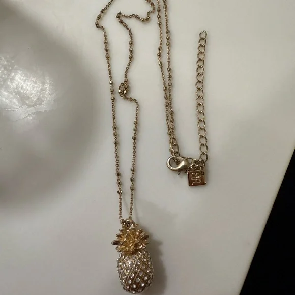 Banana Republic Gold Pineapple Pendant Necklace Sparkly Crystal Charm Summer - Picture 4 of 5